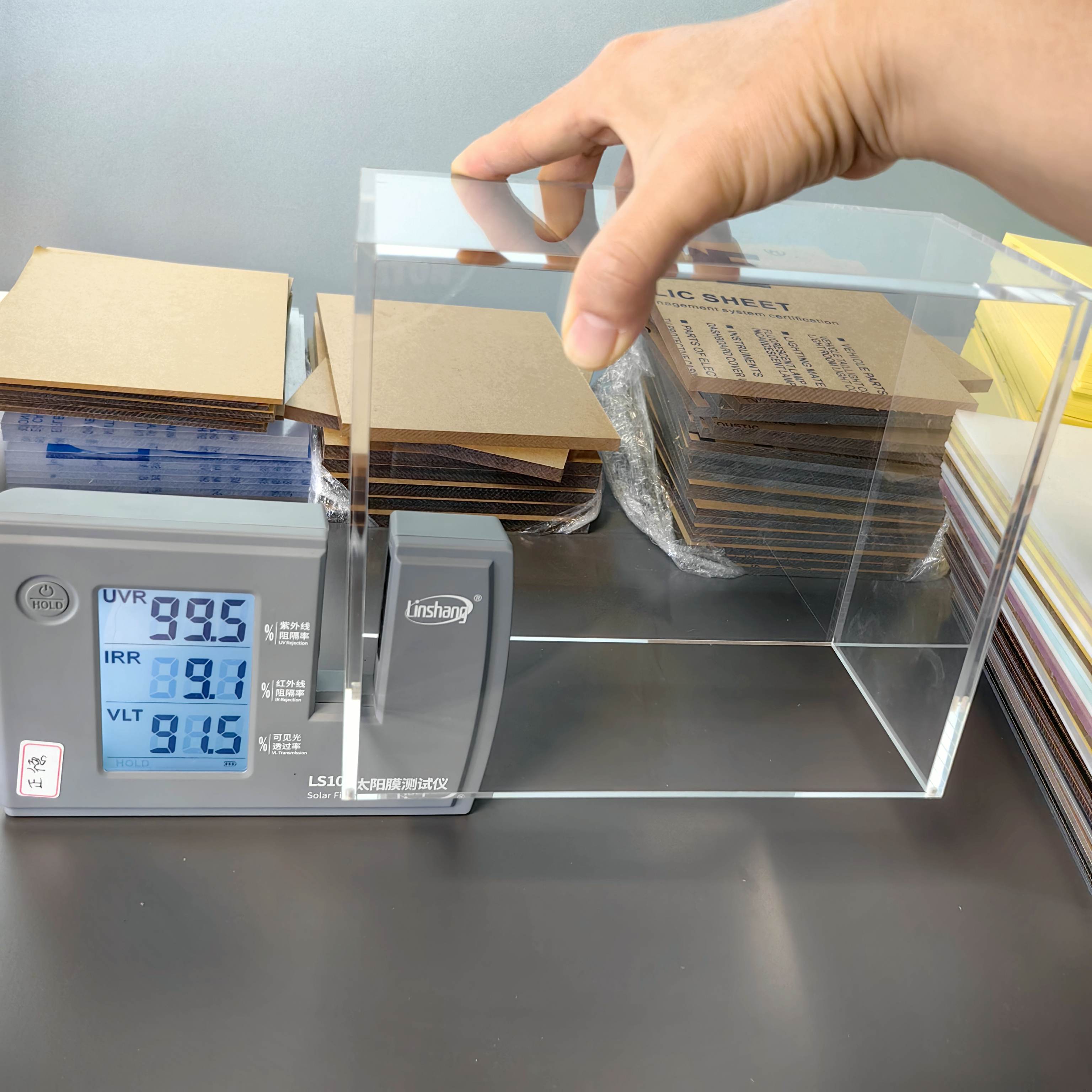 Présentoir magnétique moderne  - Display Case Acrylic avis et prix